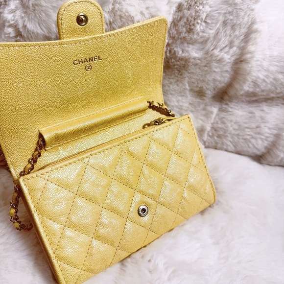 CHANEL Iridescent Caviar Quilted Wallet on Chain Flap Bag - Picture 9 of 15